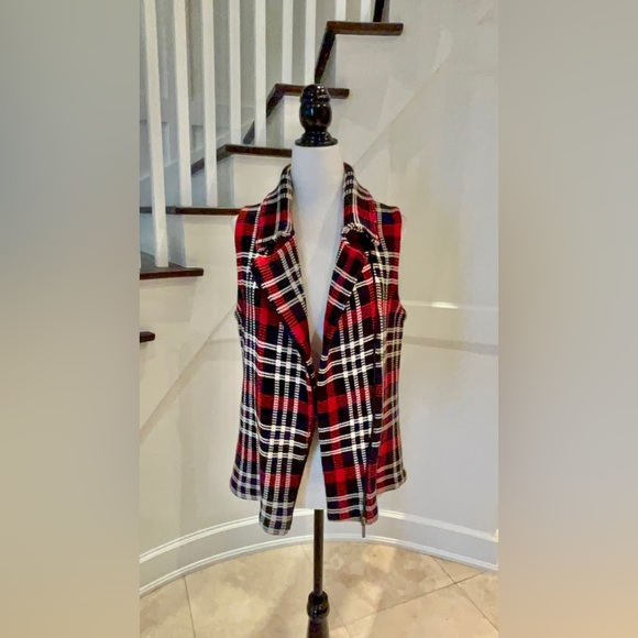 Last Chance! CHAPS Mitty Plaid Sleeveless Sweater Vest - Picture 8 of 11